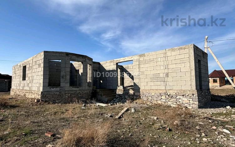 Отдельный дом · 4 комнаты · 170 м² · 10 сот., мкр Бектобе — Мектеп за 9.5 млн 〒 в Таразе — фото 2