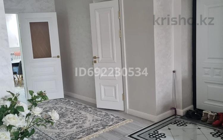 2-комнатная квартира · 82 м² · 2/5 этаж, Тауелсиздик Ер- ару 4 4 — Набережная Ер- ару 4 за 400 000 ₸ в  — фото 2