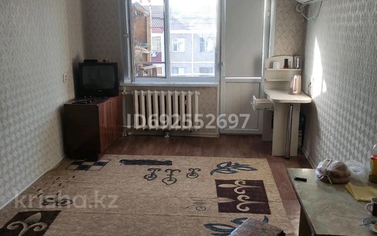 2-бөлмелі пәтер, 45 м², 5/5 қабат, Аль-Фараби 88 — Возле 1 школы, бағасы: 9 млн 〒 в Кентау — фото 2