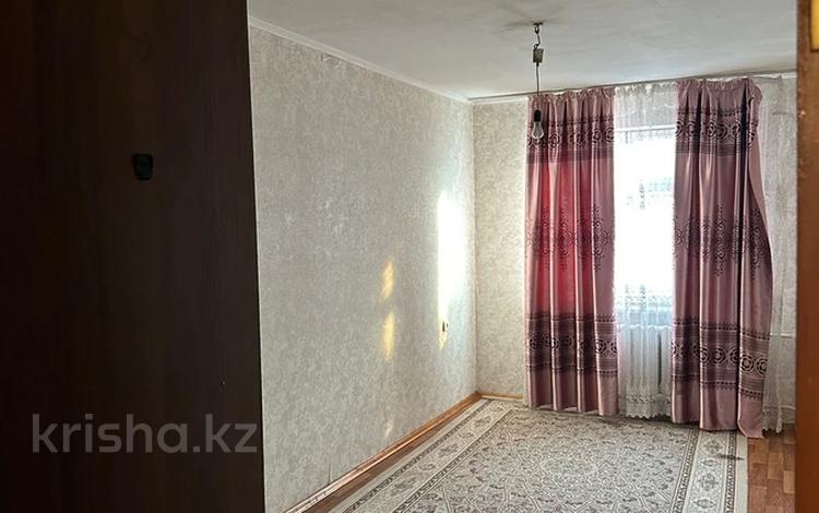 3-комнатная квартира, 60 м², 4/4 этаж помесячно, Назарбаева 27