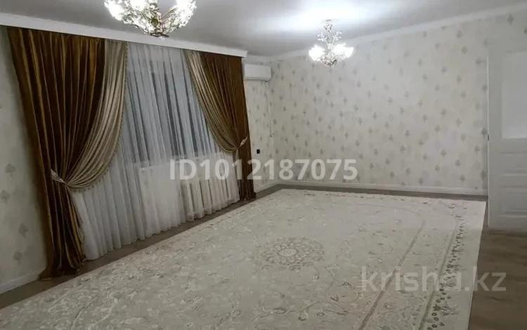 4-бөлмелі пәтер · 90 м² · 2/5 қабат, проспект Тауелсыздык 1, бағасы: 31 млн ₸ в  — фото 24