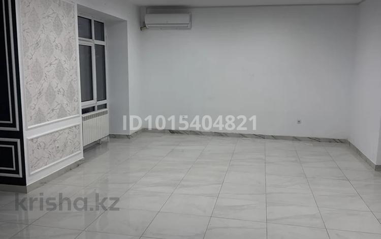 Офисы, магазины и бутики, медцентры и аптеки, образование, кабинеты и рабочие места · 135 м² за 600 000 ₸ в Актобе, мкр. Алтын орда — фото 2