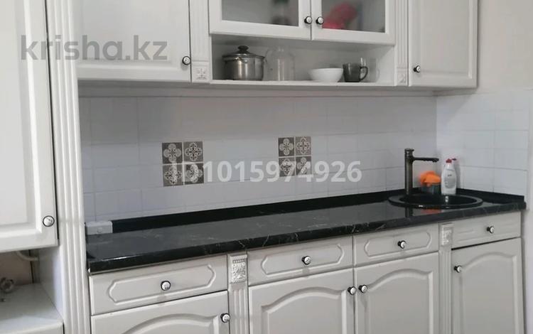 4-комнатная квартира · 80 м² · 3/5 этаж, мкр АҚМЕШИТ. ул Сахи Романов 8 за 20 млн ₸ в  — фото 2