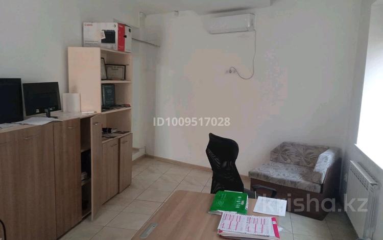 Офисы, магазины и бутики, салоны красоты, фитнес и спорт, медцентры и аптеки, образование, развлечения, конференц-залы, кабинеты и рабочие места, студии · 68 м² за 450 000 〒 в Караганде, Казыбек би р-н — фото 8