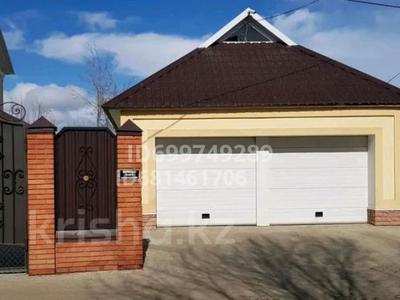 Отдельный дом · 10 комнат · 540 м² · 10 сот., Сокол 79/3 — Памятник Маншук Маметова за 145 млн 〒 в Уральске