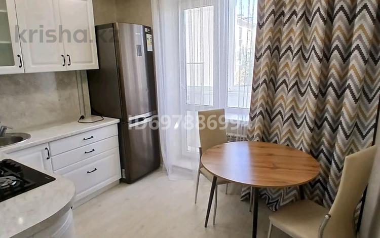 1-комнатная квартира · 35 м² · 4/5 этаж, мкр Кунаева 6 за 10 000 ₸ в Уральске — фото 3