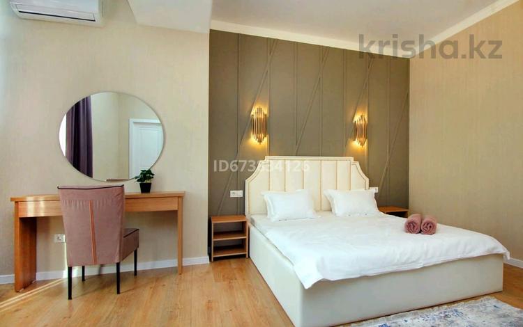 2-комнатная квартира · 70 м², Шарипова 145 за 30 000 ₸ в Алматы — фото 2