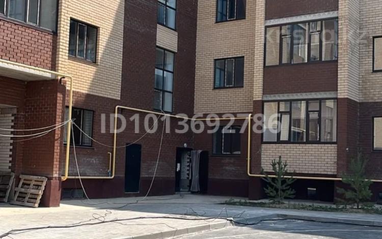 2-бөлмелі пәтер · 78 м² · 5/5 қабат, мкр. Алтын орда, Ораз Татеулы 15а — рядом школа Акбобек, бағасы: 31.5 млн ₸ в Актобе — фото 2