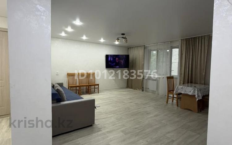 2-комнатная квартира · 50 м² · 2/5 этаж, ул. Бурова 19/1 за 15 000 ₸ в Усть-Каменогорске, Ульбинский — фото 3