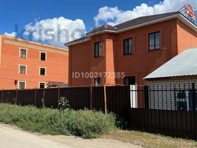 Жеке үй · 8 бөлме · 300 м², мкр 5, ул Алкей Марғұлан 35 — ул Тайбековп, бағасы: 1.2 млн 〒 в Актобе