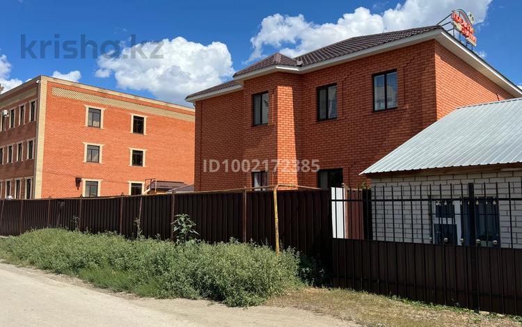 Отдельный дом · 8 комнат · 300 м², мкр 5, ул Алкей Марғұлан 35 — ул Тайбековп за 1 млн 〒 в Актобе — фото 2