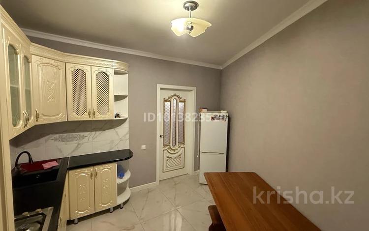 2-бөлмелі пәтер · 62 м² · 3/9 қабат, мкр. Алтын орда, микрорайон Алтын орда 6Гк3 — рядом с домом находится садик , школа BILIM, Aport . Под домом есть Батыс донер , Эссенс флоуерс , Маки Маки, бағасы: ~ 25.2 млн ₸ в Актобе — фото 2