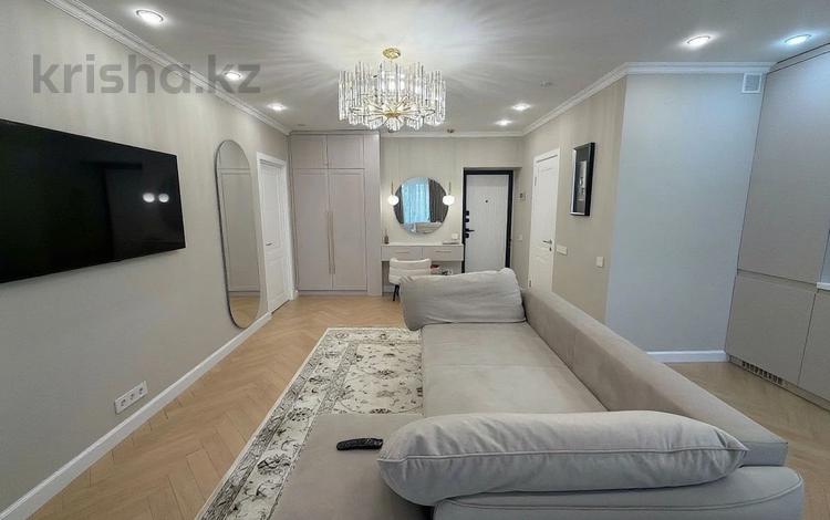 2-бөлмелі пәтер · 55 м² · 5/9 қабат, Самал-1 ш/а. 2, бағасы: 550 000 ₸ в Алматы, Медеуский р-н — фото 2