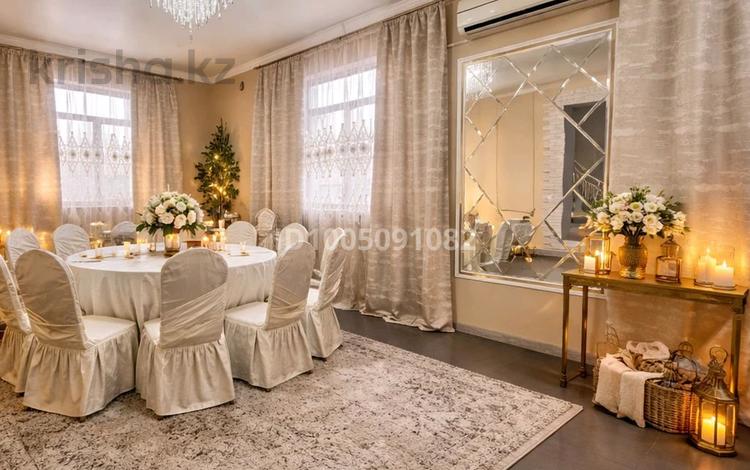 Дом · 6 комнат · 480 м², Алтай 1а за 70 000 〒 в  — фото 48