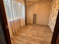 3-комнатная квартира · 48 м² · 2/5 этаж, Майкудук, 16й микрорайон — Находится возле кинотеатр «Сарыарка» и школа 76 за 150 000 ₸ в Караганде, Алихана Бокейханова р-н — фото 3