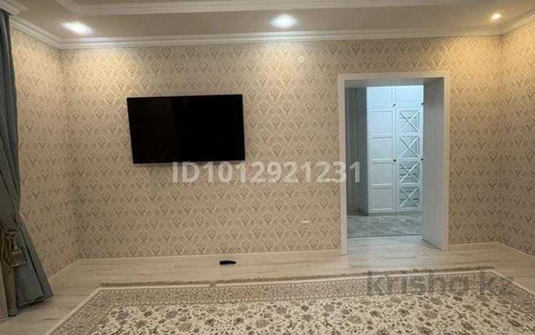 2-бөлмелі пәтер · 90 м² · 5/5 қабат, Авиатор, бағасы: 200 000 ₸ в Актобе, мкр Авиатор — фото 2