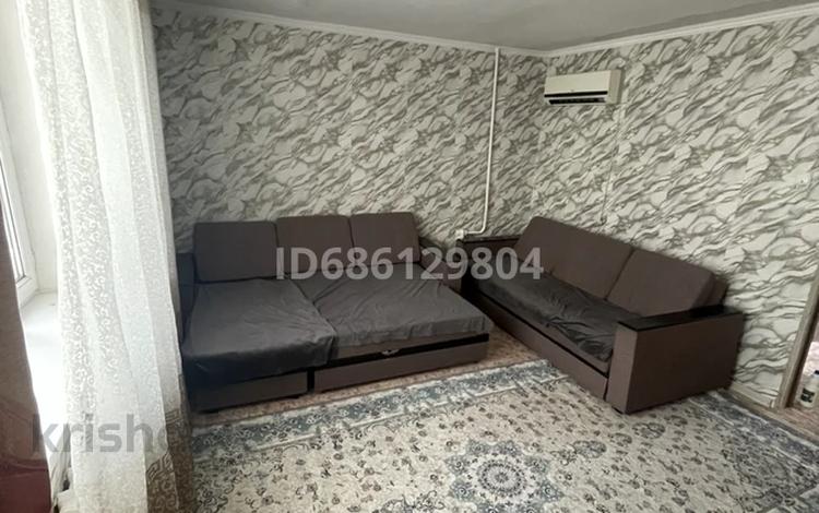 1-комнатная квартира, 35 м², 1/5 этаж посуточно, 5 мкр за 7 000 〒 в Талдыкоргане, мкр Самал — фото 13