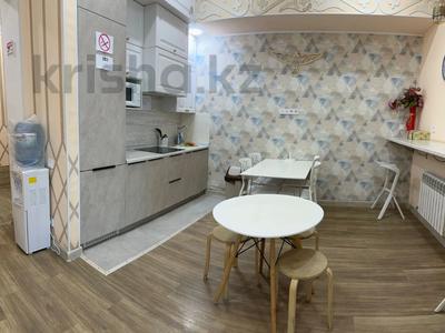 4-комнатная квартира · 200 м² · 1/5 этаж, Акмаржан 1, 1/1 за 60 000 ₸ в Актау, мкр Приморский