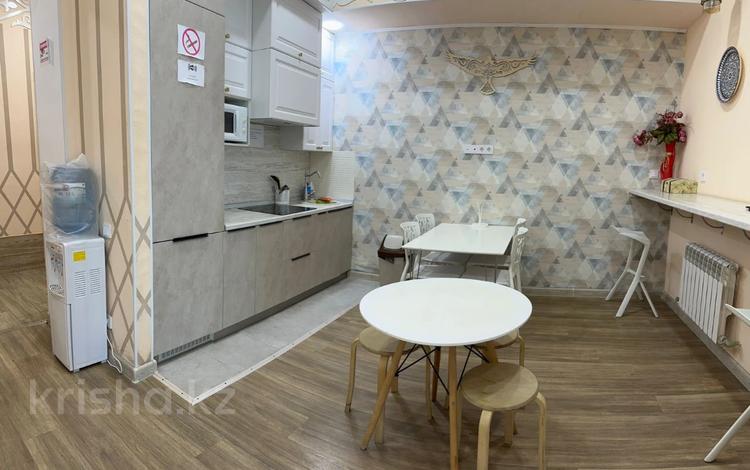 4-комнатная квартира · 200 м² · 1/5 этаж, Акмаржан 1, 1/1 за 60 000 ₸ в Актау, мкр Приморский — фото 2