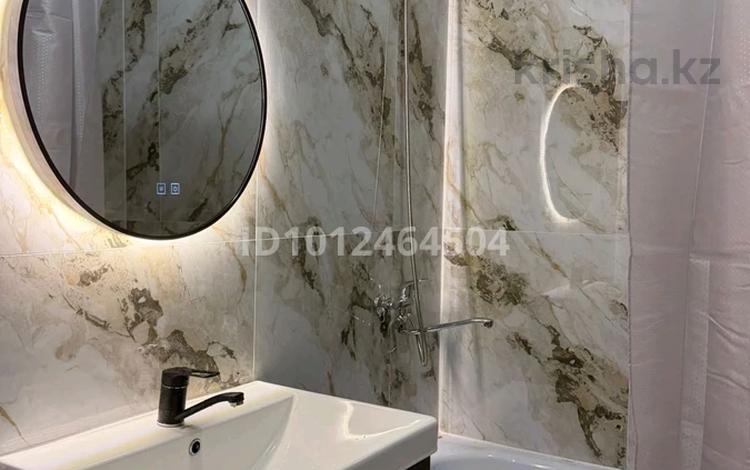 1-комнатная квартира · 45 м² · 5/9 этаж, мкр Нурсая, Таумыш Жумагалиев 14 — Номад школа, рынок Сарайшык, супермаркеты за 12 000 ₸ в Атырау — фото 4