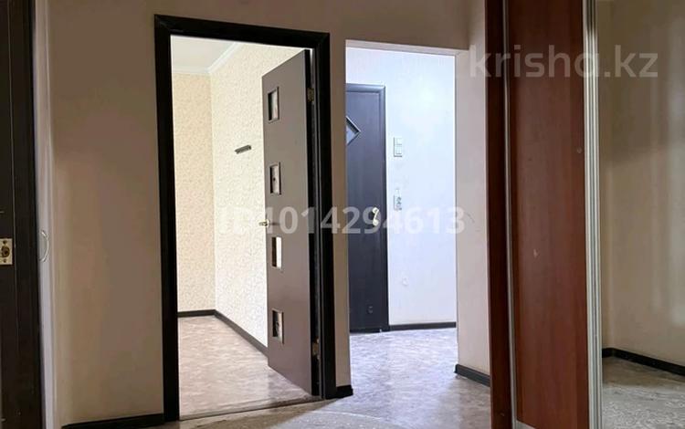 3-бөлмелі пәтер · 75 м² · 1/9 қабат, 12 ш/а. 42 — Ал фараби Бокенбай бытыра, бағасы: 150 000 ₸ в Актобе, мкр 12 — фото 2