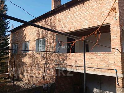 Отдельный дом · 4 комнаты · 261.8 м² · 6.7 сот., Фонтанная 64 — ул. Фонтанная за 50 млн 〒 в Усть-Каменогорске, Ульбинский