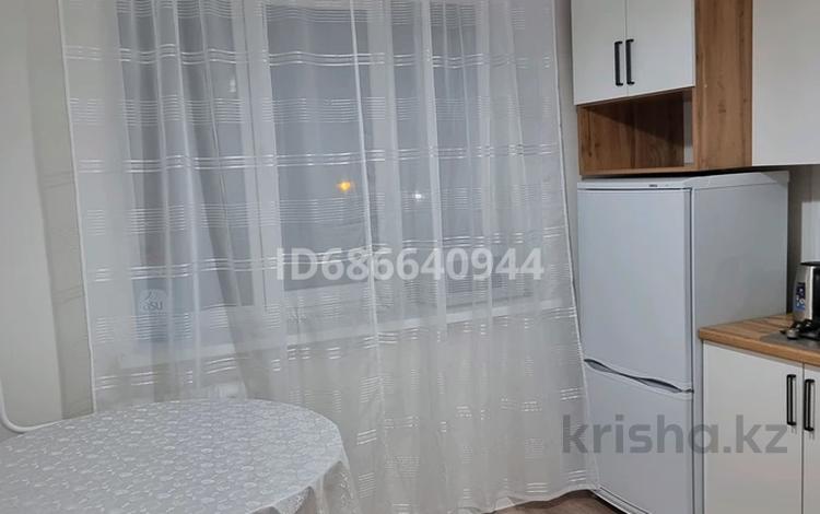 1-комнатная квартира · 32 м² · 3/5 этаж, мкр Жулдыз-1 11 за 15 000 〒 в Алматы, Турксибский р-н — фото 2