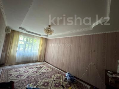 2-комнатная квартира · 47.9 м² · 1/5 этаж, мкр 5, Алия Молдагулова — На против Вечного огня за 140 000 ₸ в Актобе