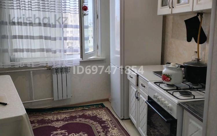 2-комнатная квартира, 60 м², 5/7 этаж, 33-й мкр 32 — Дина гипермаркет, 19а мкр.