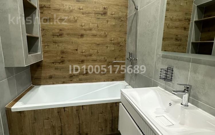 2-комнатная квартира · 60 м² · 3/17 этаж, мкр Юго-Восток, Букетова 3/2 за 17 000 ₸ в Караганде, Казыбек би р-н — фото 6