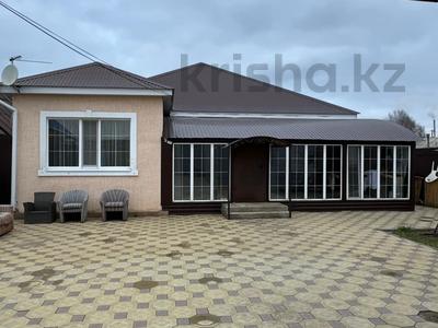 Отдельный дом · 4 комнаты · 160 м² · 5.5 сот., Санар 28 за 43 млн 〒 в Уральске