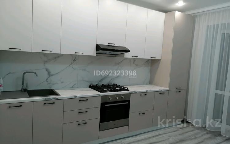 2-комнатная квартира, 70 м², 3/9 этаж помесячно, Бородина 111 — Бородина - Пушкина