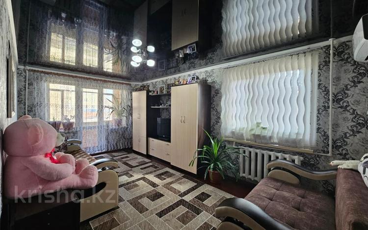 2-комнатная квартира, 43.3 м², 2/5 этаж, абая за 11.5 млн 〒 в Темиртау — фото 2