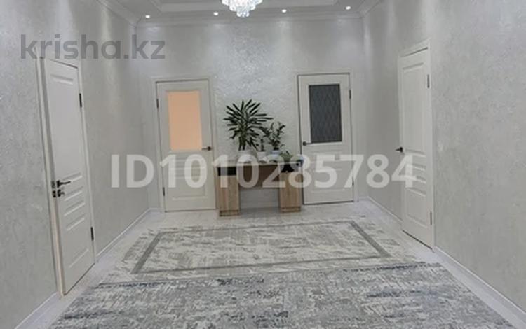 Отдельный дом · 5 комнат · 151.7 м² · 8 сот., мкр Жулдыз-3, Туркен Телеубаев 37 за 27 млн 〒 в Атырау — фото 2