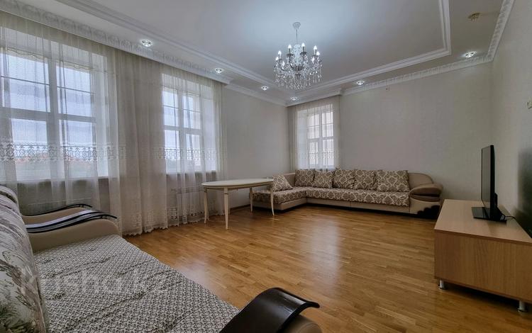 3-комнатная квартира, 130 м², 2/4 этаж, Макпал 1 за 87 млн 〒 в Астане, Есильский р-н — фото 2