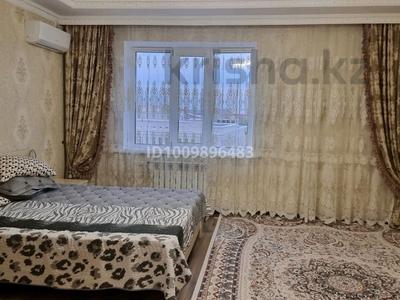 2-бөлмелі пәтер · 74.5 м² · 9/10 қабат, мкр Кадыра Мырза-Али 30/1, бағасы: 30 млн ₸ в Уральске