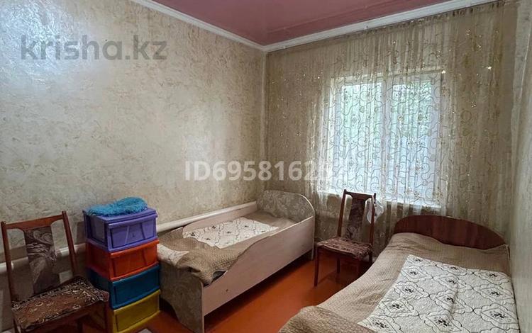 Отдельный дом · 4 комнаты · 90 м² · 6.5 сот., Жанабаева 63 — Сзади 8 мкр за 22 млн 〒 в Таразе — фото 2