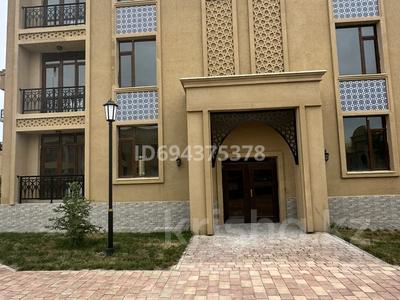1-комнатная квартира, 60 м², 3/3 этаж, Батырбекова — ТРЦ Karavan Sarai за 28.2 млн 〒 в Туркестане