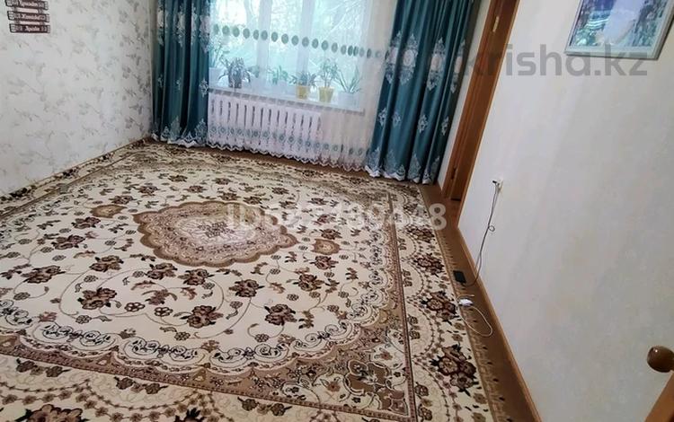 4-бөлмелі пәтер, 60 м², 1/5 қабат, С.Жаманкулова 4/1 — Возле садика, бағасы: 17 млн 〒 в Актобе, мкр. Сельмаш — фото 2