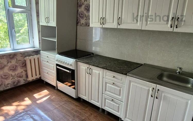 3-комнатная квартира · 63 м² · 3/5 этаж, Каратау 15 — 2 микр со стороны одна сторонка за 100 000 ₸ в Таразе — фото 2