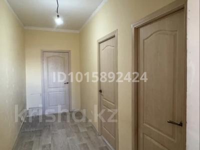 Жеке үй · 2 бөлме · 70 м² · 8 жүзд., 1 1 — Емир мкр, бағасы: 6.5 млн ₸ в Батыре