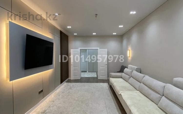 3-комнатная квартира · 90 м² · 4/13 этаж, мкр Юго-Восток, Букетова 3 за 62 млн ₸ в Караганде, Казыбек би р-н — фото 2