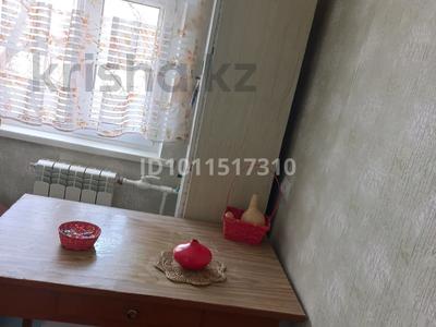 4-комнатная квартира · 61 м² · 4/5 этаж, мкр 5 — магазин Океан за 16 млн ₸ в Актобе