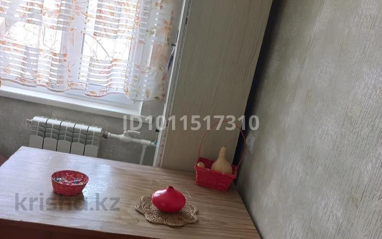 4-комнатная квартира · 61 м² · 4/5 этаж, мкр 5 — магазин Океан за 16 млн ₸ в Актобе — фото 2
