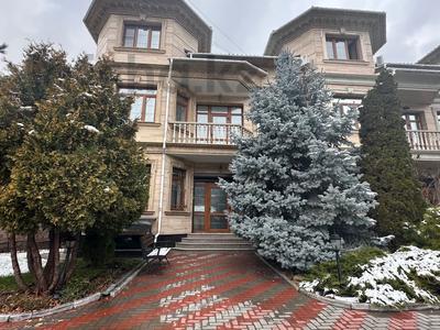 Отдельный дом · 8 комнат · 526 м² · 4 сот., Жамакаева за 300 млн 〒 в Алматы, Медеуский р-н