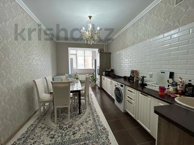 3-бөлмелі пәтер, 99 м², 2/8 қабат ай сайын, Санкибай батыра, бағасы: 280 000 〒 в Актобе