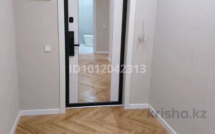 2-бөлмелі пәтер · 80.5 м² · 2/9 қабат, ул. Молдагуловой 5/4, бағасы: 45 млн ₸ в Уральске — фото 2
