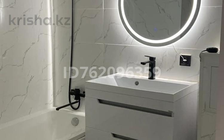 4-бөлмелі пәтер · 61.1 м², 1 ш/а, Тургенева 96/2, бағасы: 200 000 ₸ в Актобе, мкр 5 — фото 2