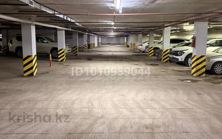 Паркинг · 2100 м² · Керей, Жәнібек хандар 28 — Мангилик Ел - Керей, Жанибек Хандар за 250 млн ₸ в Астане, Есильский р-н — фото 2