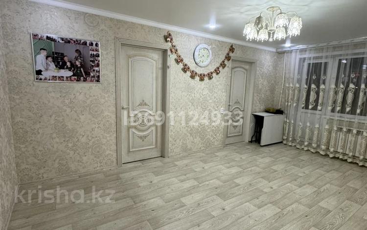 4-комнатная квартира, 63 м², 3/5 этаж, Жеңіс 5 за 25 млн 〒 в Жезказгане — фото 2